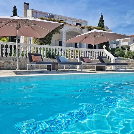 Ensoleillee Solta Kroatien Villa